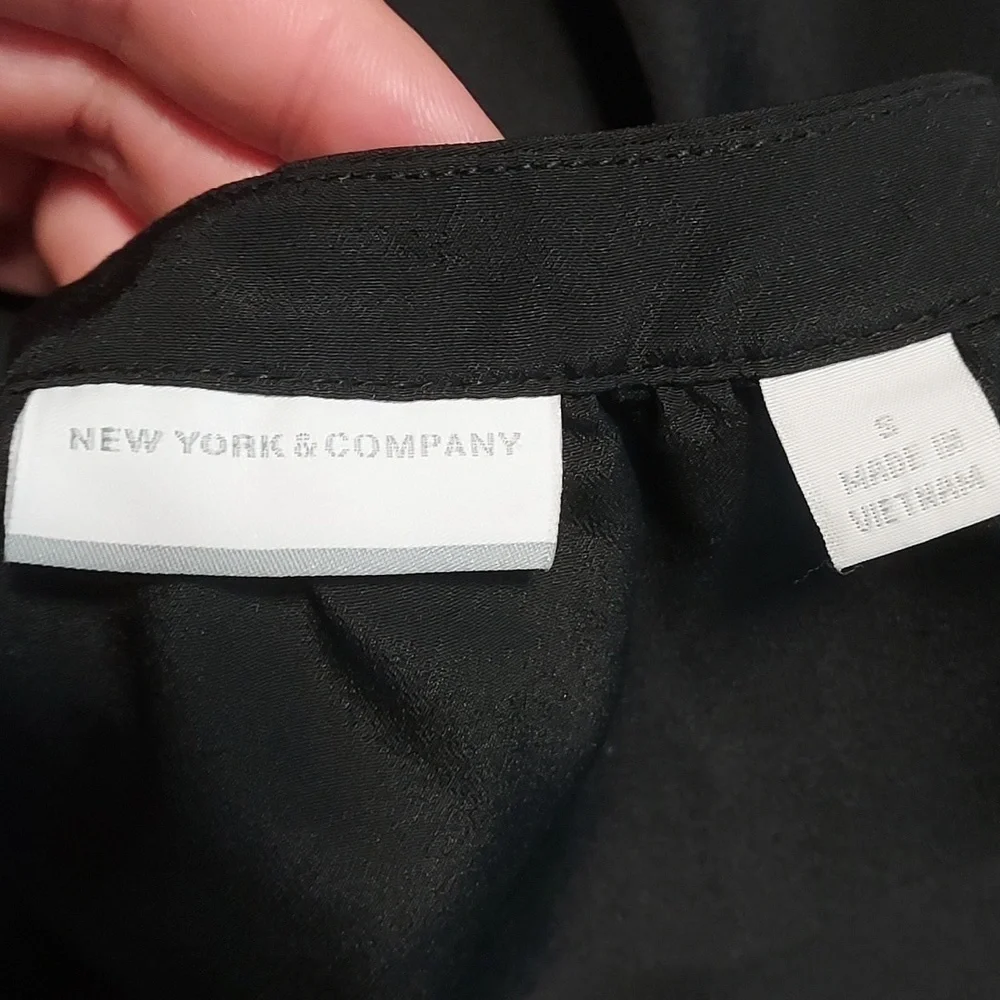 NEW york & Company Women's black  blouse size S in excellent condition